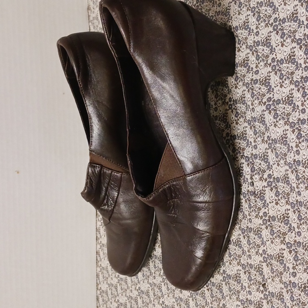 Clark Artisan women's brown leather heels size 8.5